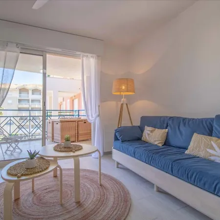 Lumineux De 32 m Renové Proche De La * Fréjus
