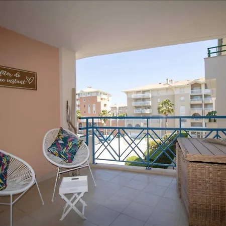 Bright Of 32 M Renovated Near Town * Frejus