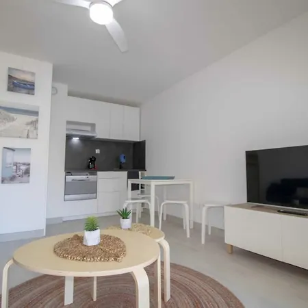 Bright Of 32 M Renovated Near Town Apartment Frejus